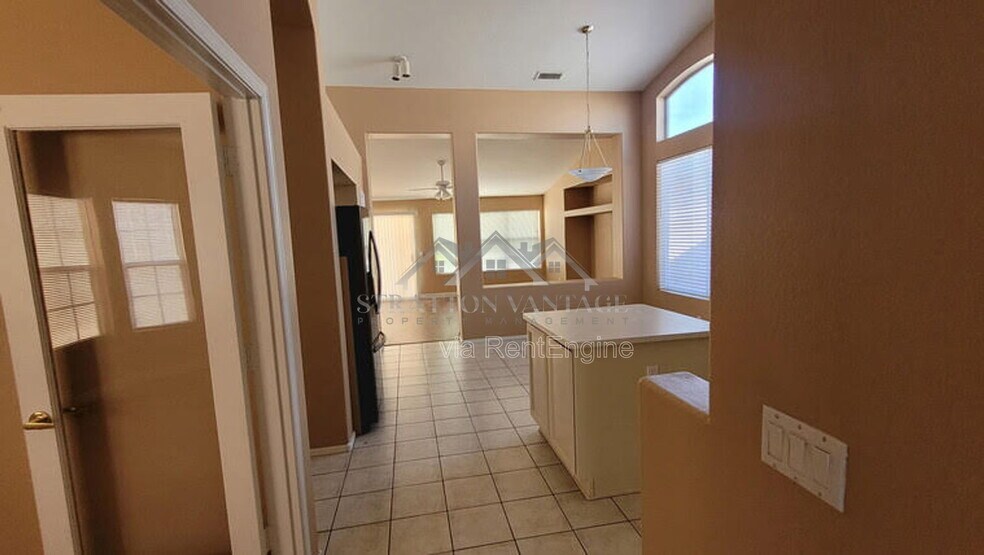Building Photo - 6714 W Wahalla Ln