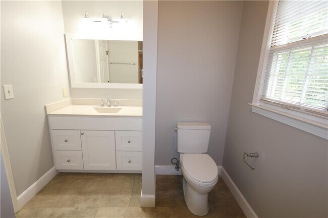 Building Photo - 1359 Oakengate Dr