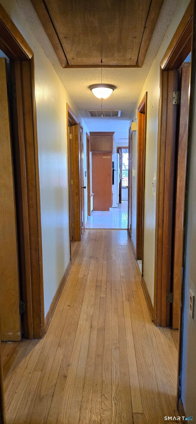 Building Photo - 453 Strickland St