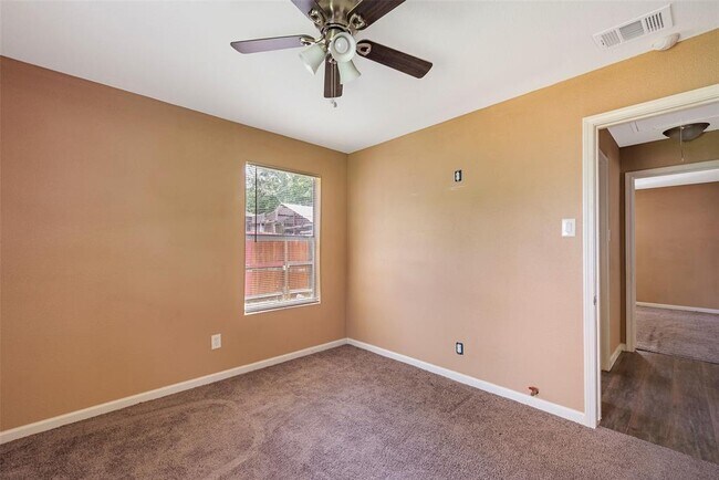 Building Photo - 202 Norview Dr