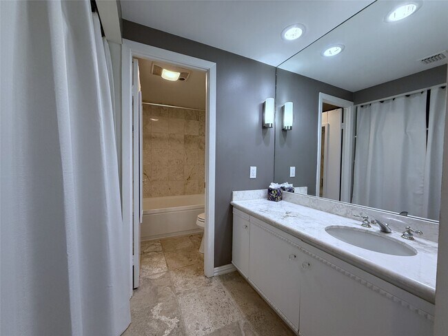Building Photo - 49 Briar Hollow Ln