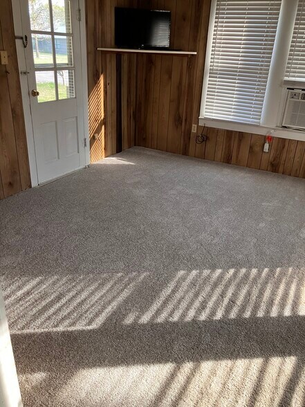 Building Photo - 602 3rd St