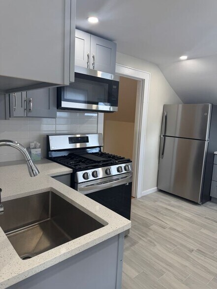 Building Photo - 510 W Main St