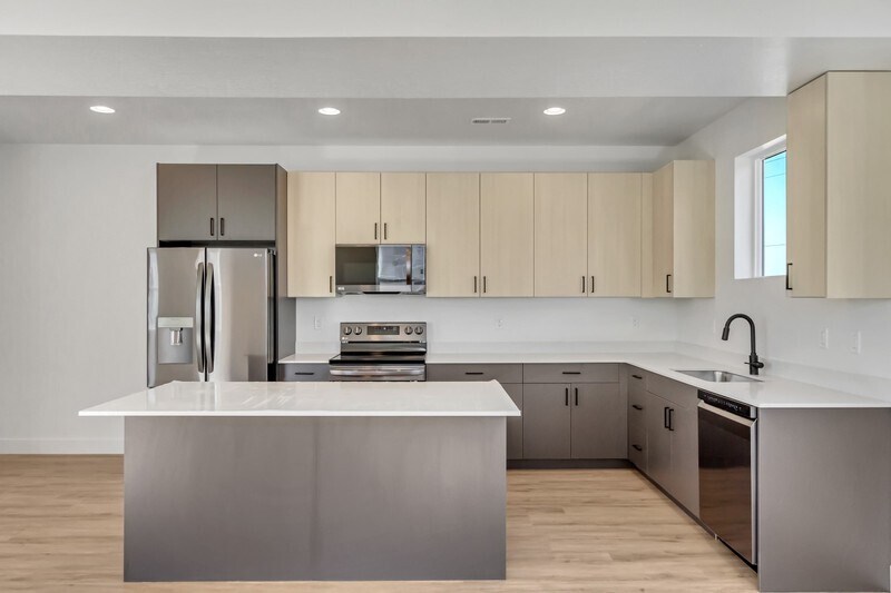 Building Photo - 5913 Wasatch Dr