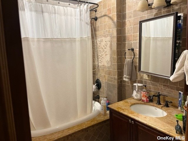 Building Photo - 42-16 195th St