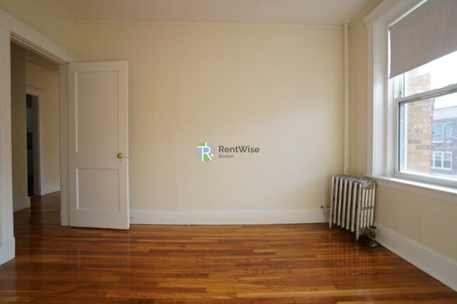 Building Photo - 8 Vinal St