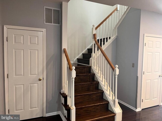 Building Photo - 637 Fawn Cir