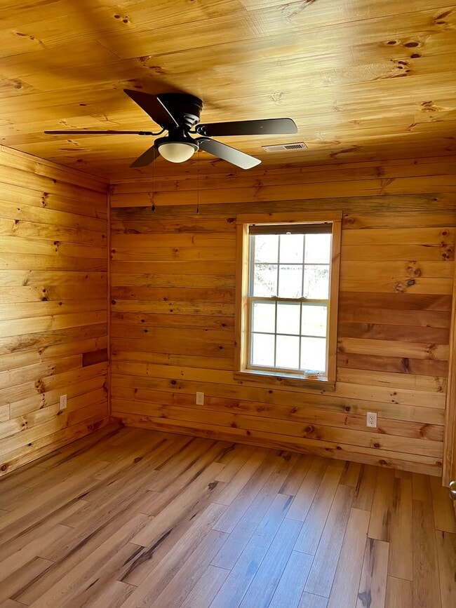 Building Photo - Updated 2 Bed 1 Bath Home in Mars Hill, NC!!