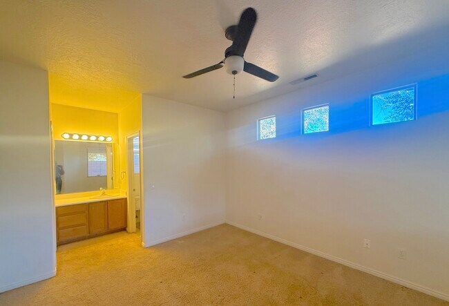 Building Photo - 934 N Slow Creek Ln