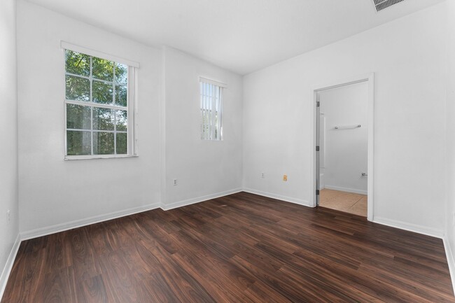Building Photo - 3-Bedroom, 3-Bath Townhouse in Four Corner...