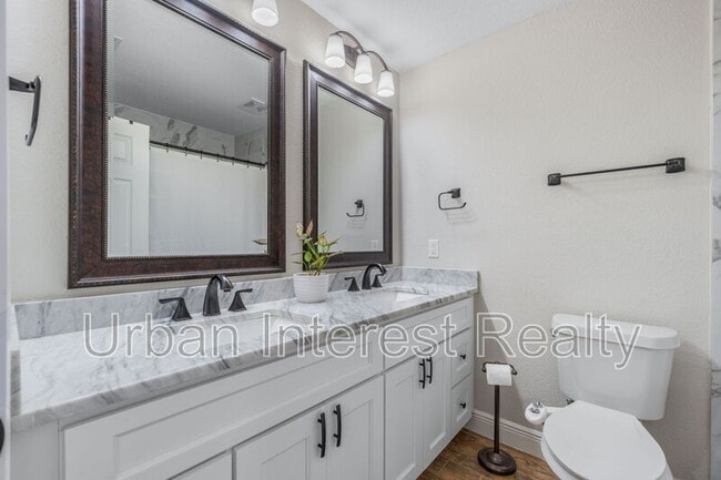 Building Photo - 708 Marcia Cir