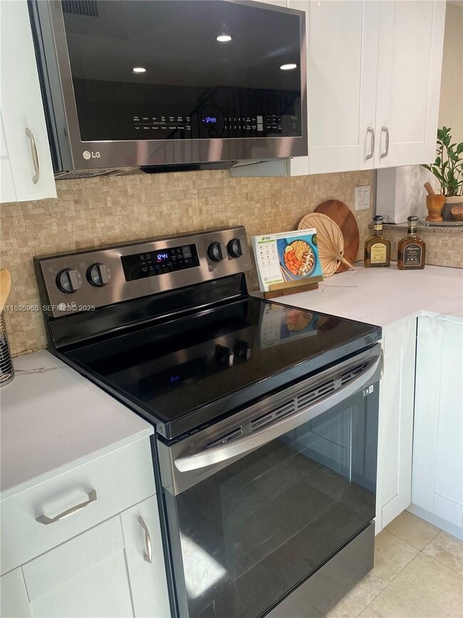 Building Photo - 4600 SW 67th Ave