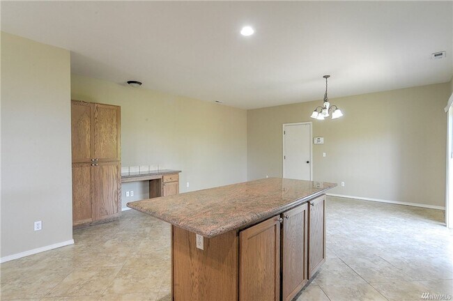 Building Photo - Large Lacey Four Bedroom, Corner Lot, Newl...