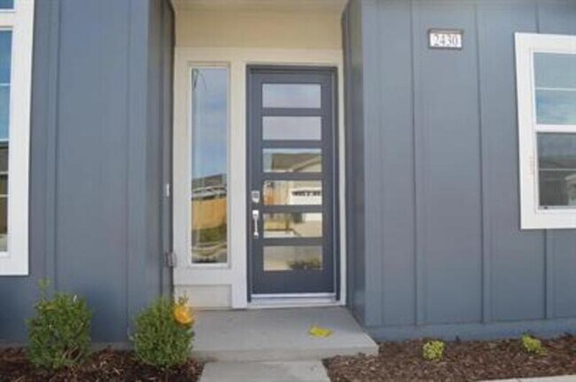 Building Photo - 2430 Bastidas Dr