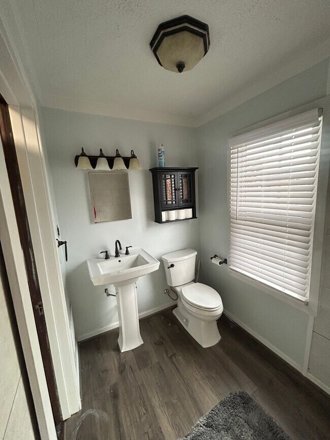 Building Photo - Charming 4BR House in Steubenville