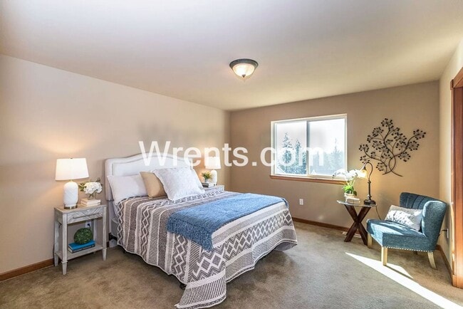 Building Photo - Beautiful Northside Home! Available Mid Ap...