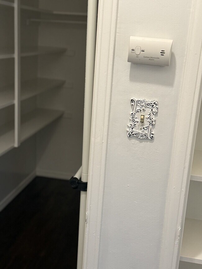 Building Photo - Charming 1-bed 1-bath apartment in Midtown!