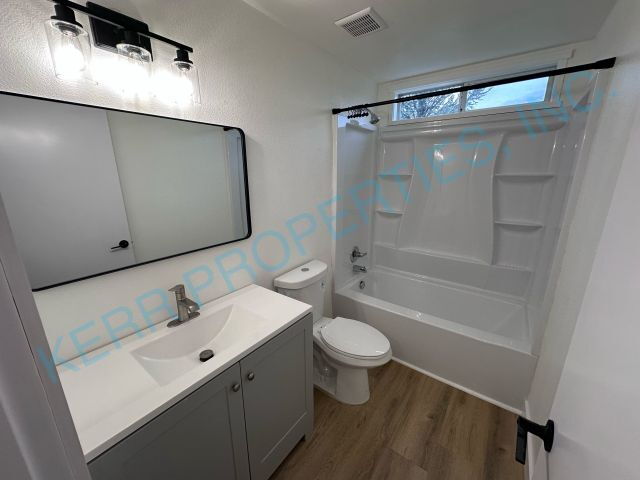 Building Photo - 231 SE 17th St