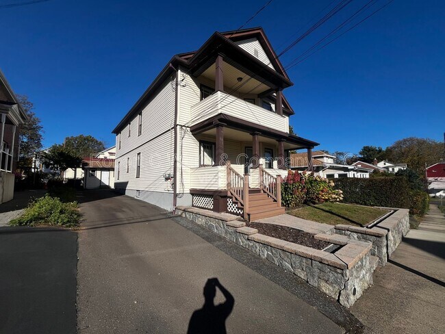 Building Photo - 19 Pulaski St