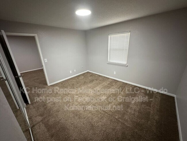 Building Photo - 812 E Walnut St