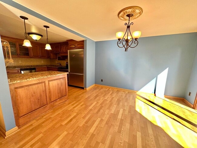 Building Photo - 12930 N Colony Dr