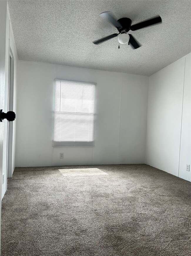 Building Photo - 219 Blinkin Ave