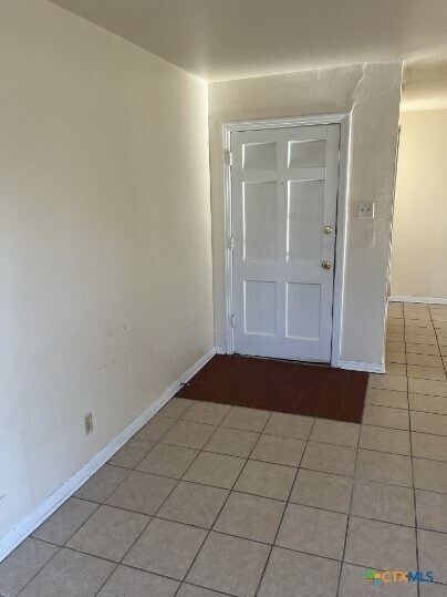 Building Photo - 805 W Kern Rd