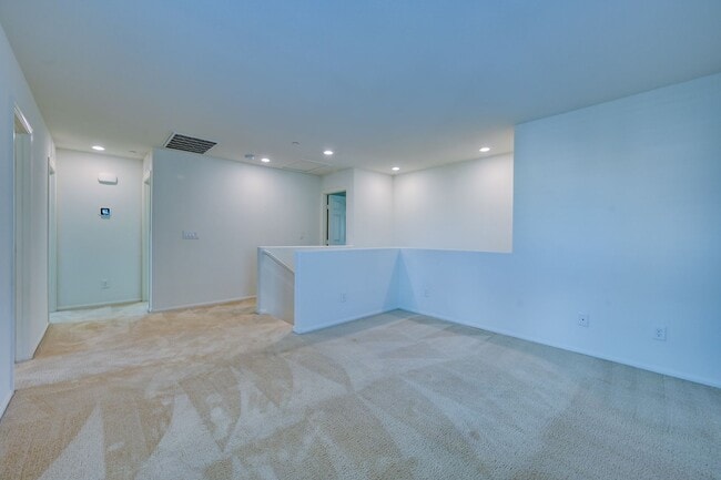 Building Photo - Green Valley!! Gated!! 4 Bedrooms!! Bed & Bath Downstairs!!  TANKLESS WATER HEATER!!! Covered pat...