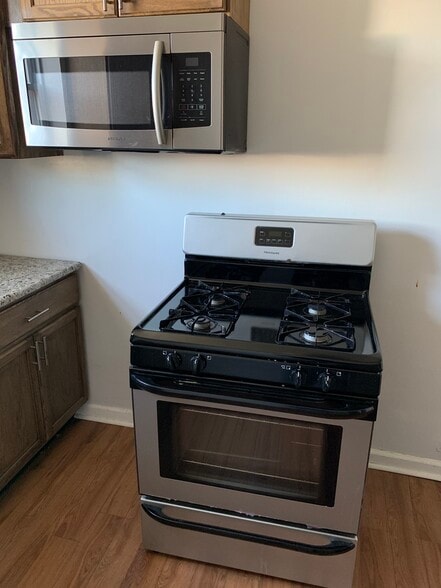 Building Photo - 104 Chester Ave