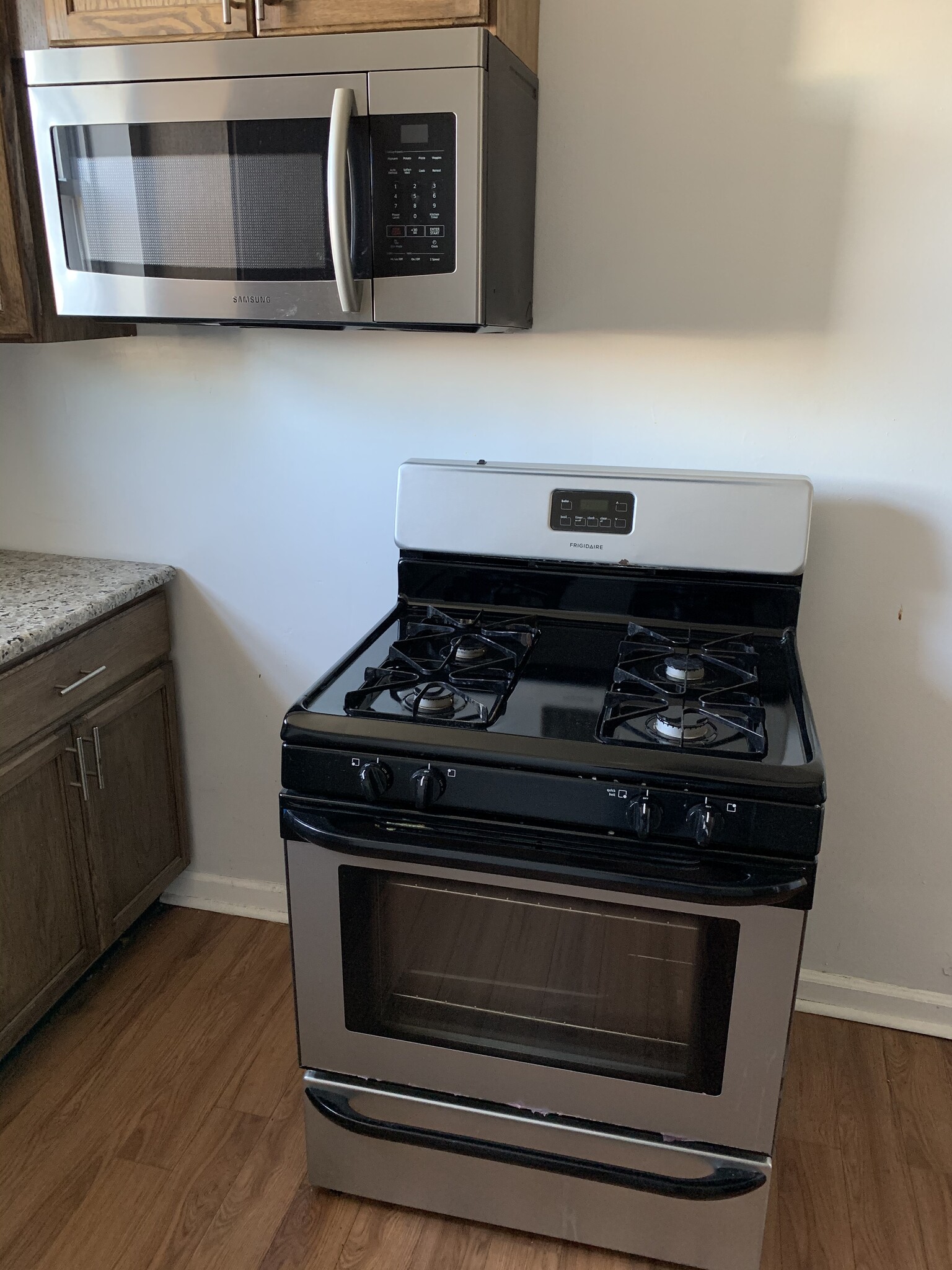 Building Photo - 104 Chester Ave