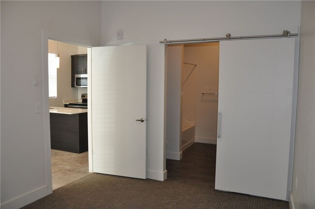 Building Photo - 1 bedroom 1 bath in SLC!