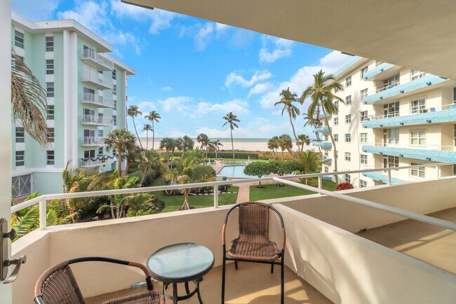 Building Photo - 220 Seaview Ct