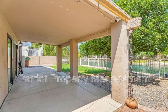 Building Photo - 1575 S Pennington Dr