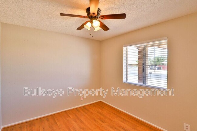 Building Photo - 331 W Pinon Ave