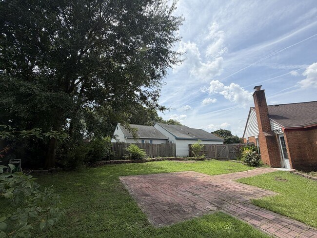 Building Photo - 1501 Millington Dr