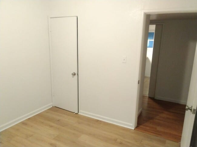 Building Photo - 3 bed 1 bath available in North Highlands!