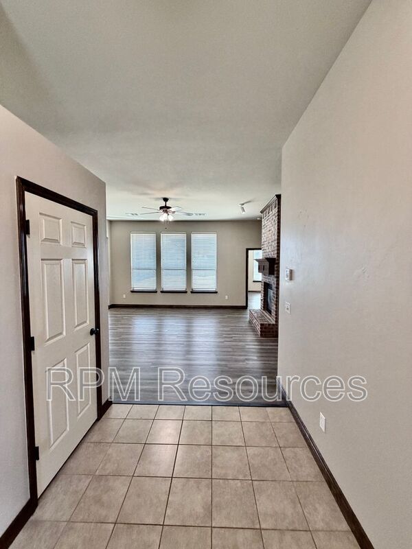 Building Photo - 5601 Sanderling Rd