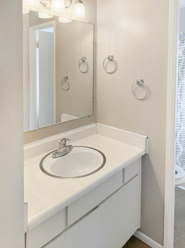 Building Photo - 43320 Texas Ave