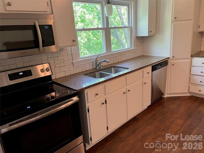 Building Photo - 346 Nesbit Ave