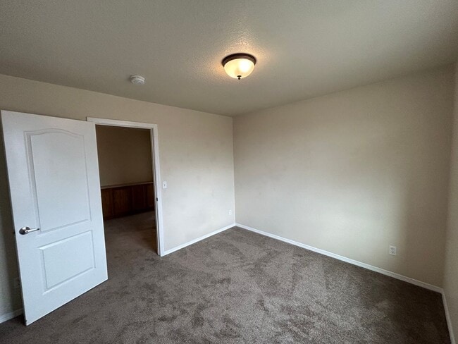 Building Photo - Beautiful Stetson Hills 3 Bedroom