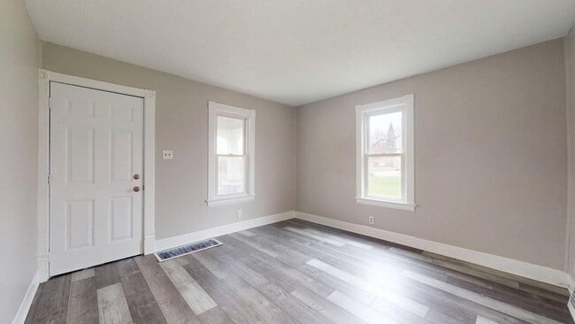 Building Photo - Lorain 2 Bedroom Single Family Home