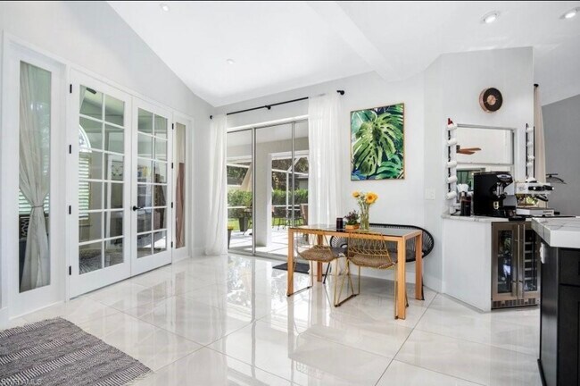 Building Photo - 8139 Las Palmas Way