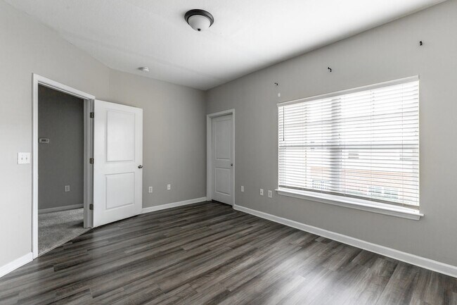 Building Photo - 6105 Regency Ct