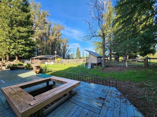 Building Photo - Country Property in Sebastopol