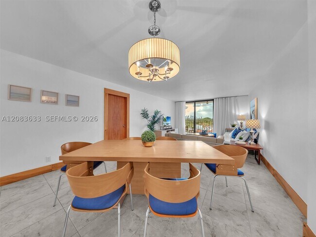 Building Photo - 2625 Collins Ave