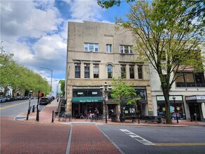 Building Photo - TWO BEDROOM APARTMENT MAIN & MARKET STREETS