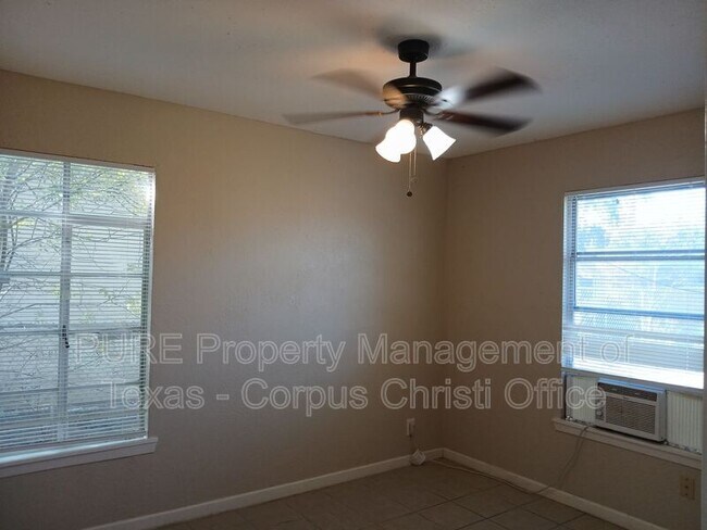 Building Photo - 4937 Blundell Dr