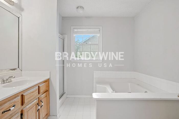 Building Photo - 205 Oak Shores Dr