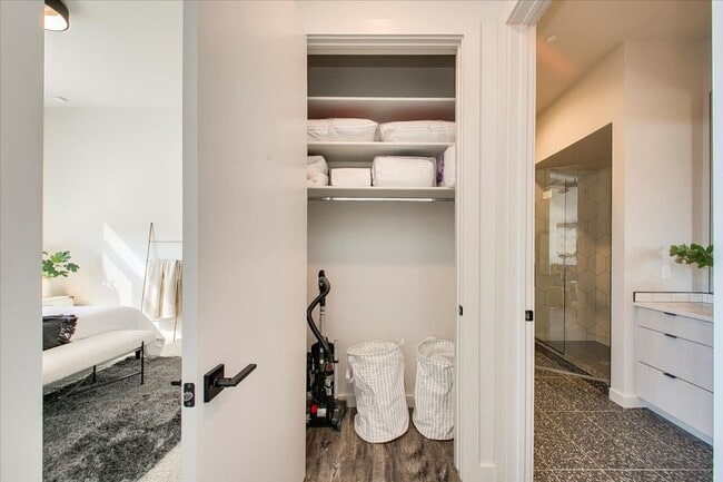 Building Photo - Absolutely! This home offers the perfect blend of luxury, convenience, and comfort.
