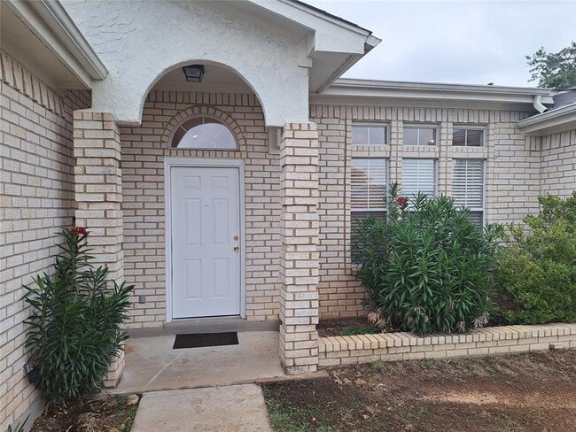 Building Photo - 21604 Boggy Ford Rd